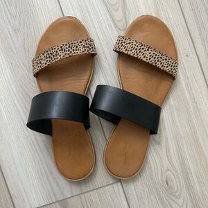 Universal Thread sandal black and cheetah
